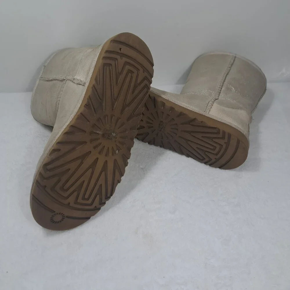 UGG‎ Australia Women's Size 6 Classic Short Gray Boots S/N 1000792
